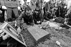 消防员骨灰回家视频,致敬无畏逆行者